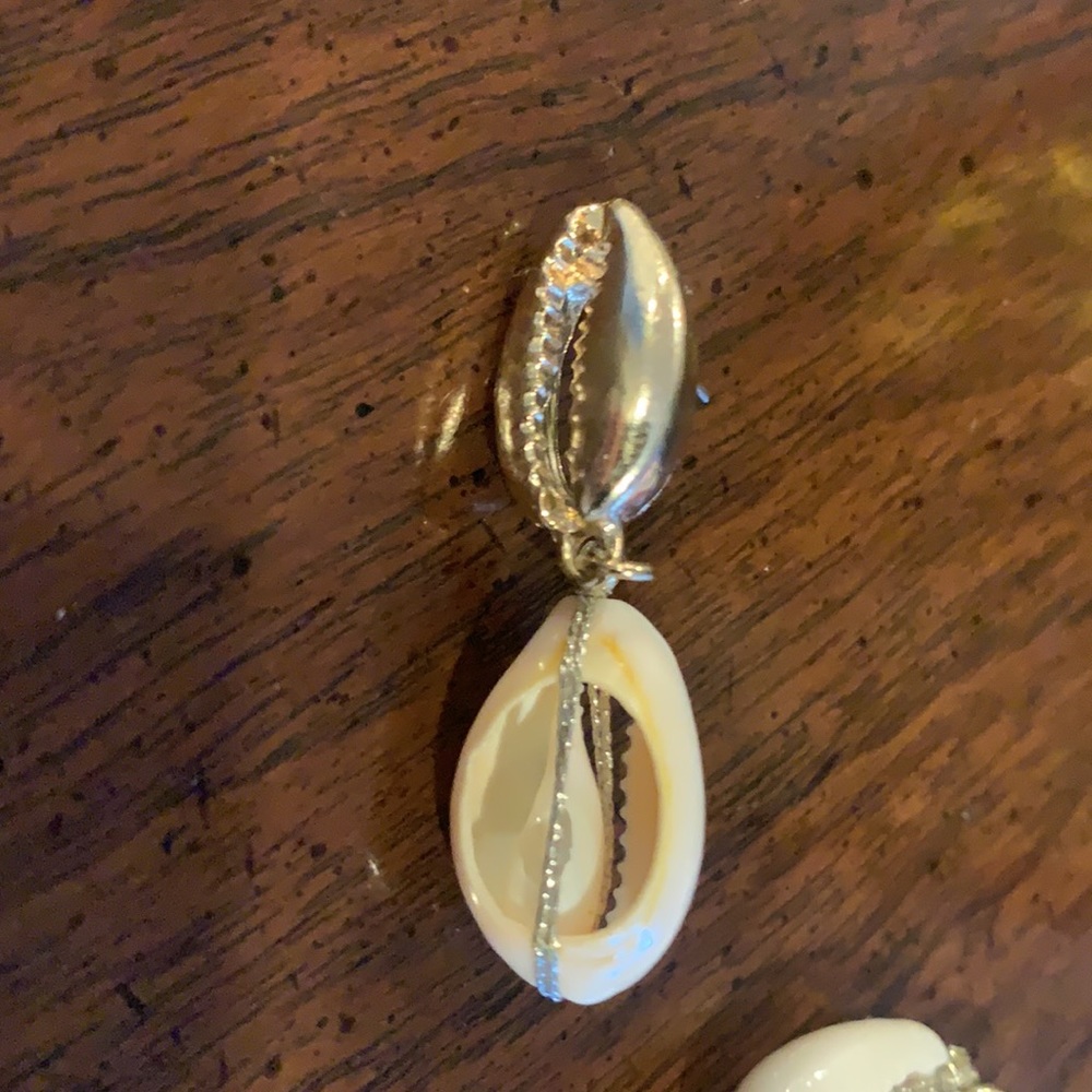 Shell earring - Picture 2 of 4